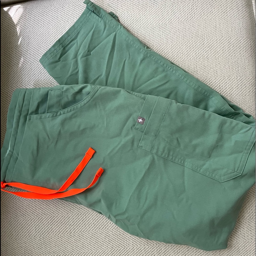 FIGS sage green! skinny yola petite pants, casma top!